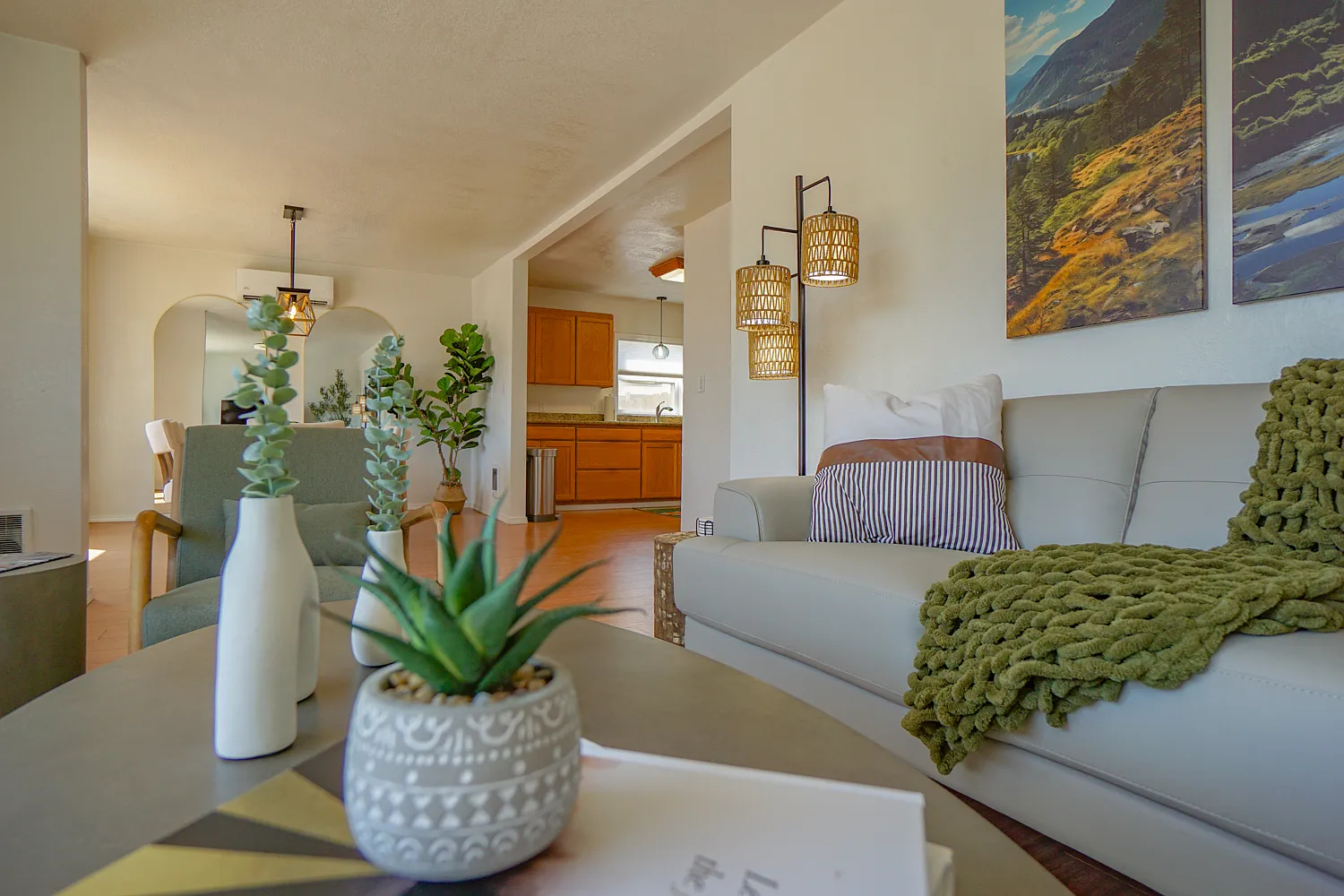 3 bed, 1420 sqft, $4,650 — Photo 2