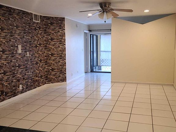 3rd image of 2977 Riverside Dr