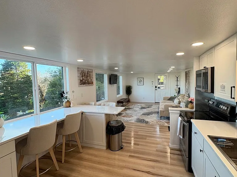 1398 Oregon Ave — Photo 102