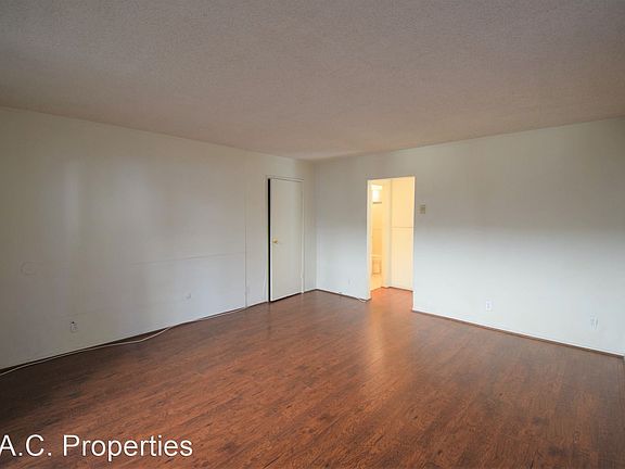 3rd image of 6115 Whitsett Ave #111