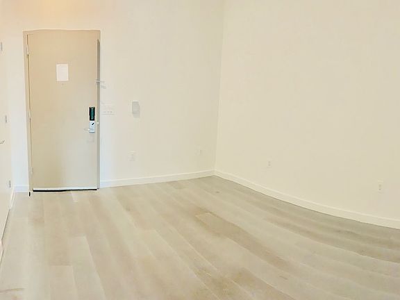 4th image of 28-18 Steinway St #2007