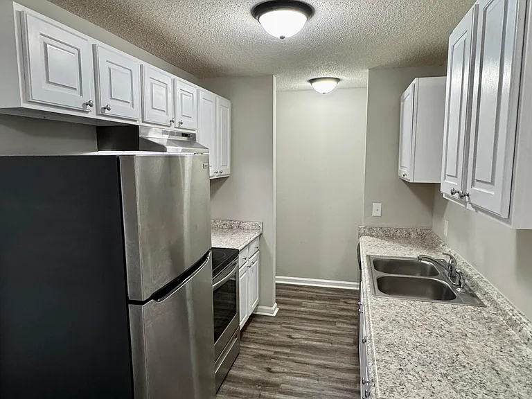 1247 Westpointe Dr #7 — Photo 6