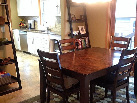 Dining room w/slider to yard