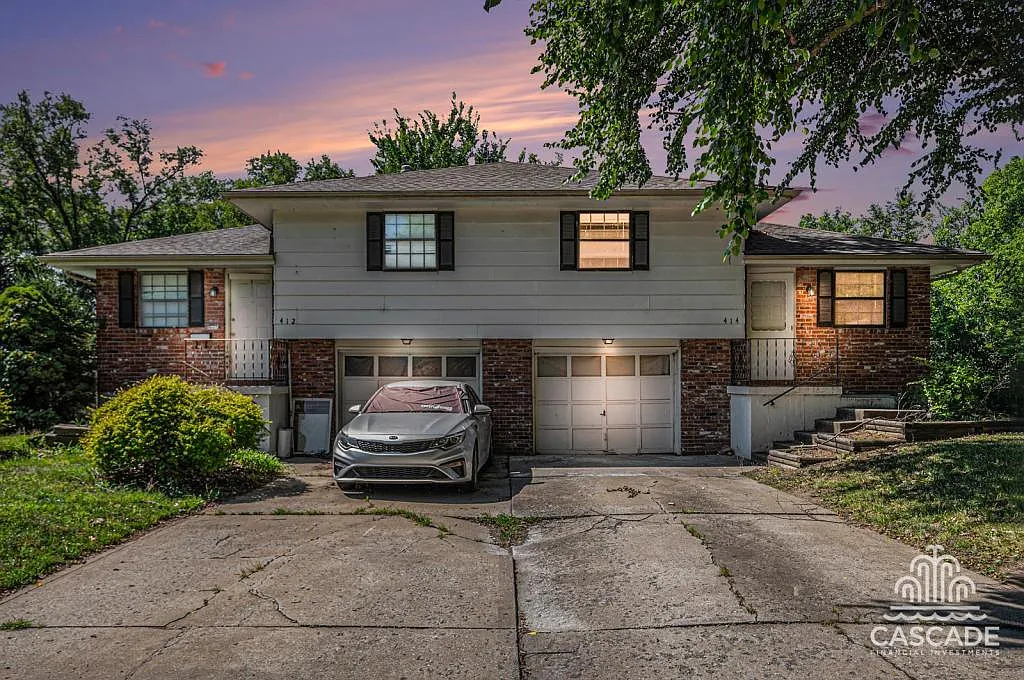 412 414 SW Chicago St — Photo 1