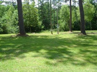 17 N Fork Ln, Poplarville, MS 39470