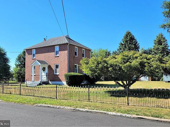 4th image of 79 Randall Ave