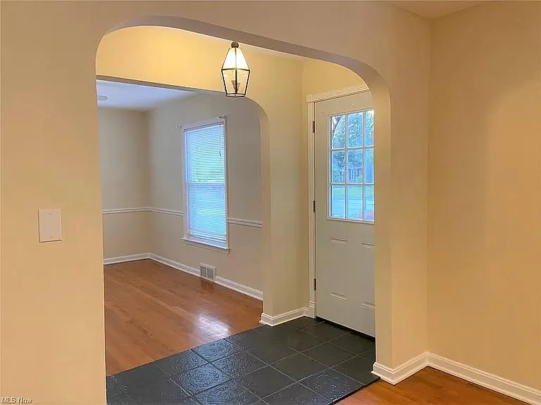24108 E Silsby Rd — Photo 2