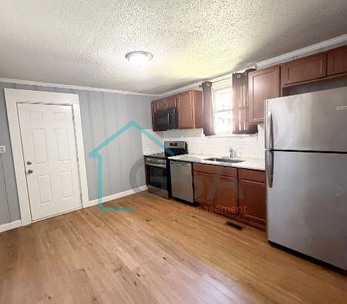 3rd image of 201 S Leach St