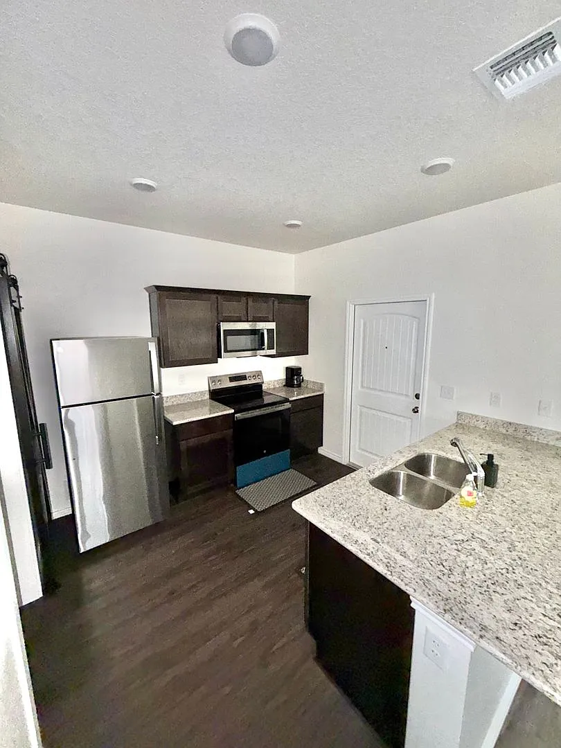 Beautiful Furnished 3-Bedroom, 2-Bath Townhome — Photo 2
