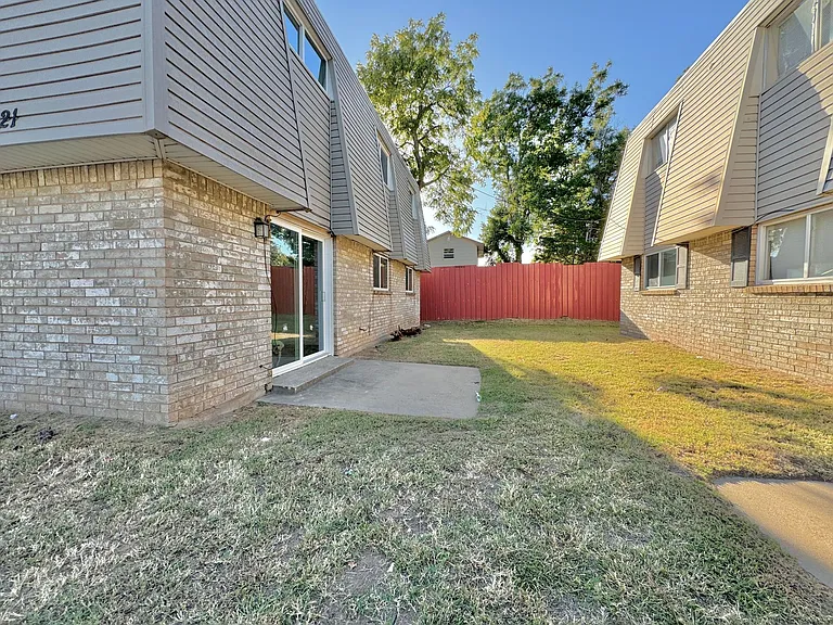 7321 Melrose Ln — Photo 3