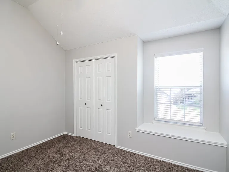 2326 Weatherby Dr — Photo 15
