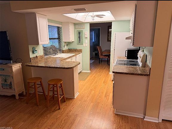 3rd image of 3977 Villmoor LN