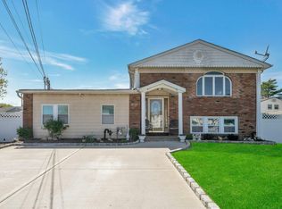 62 Washington St E, Farmingdale, NY 11735