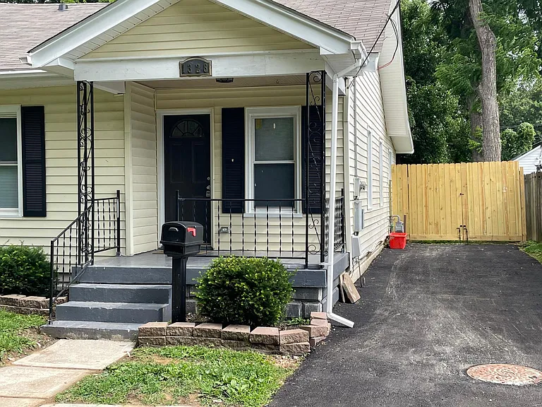 1328 Short St — Photo 11