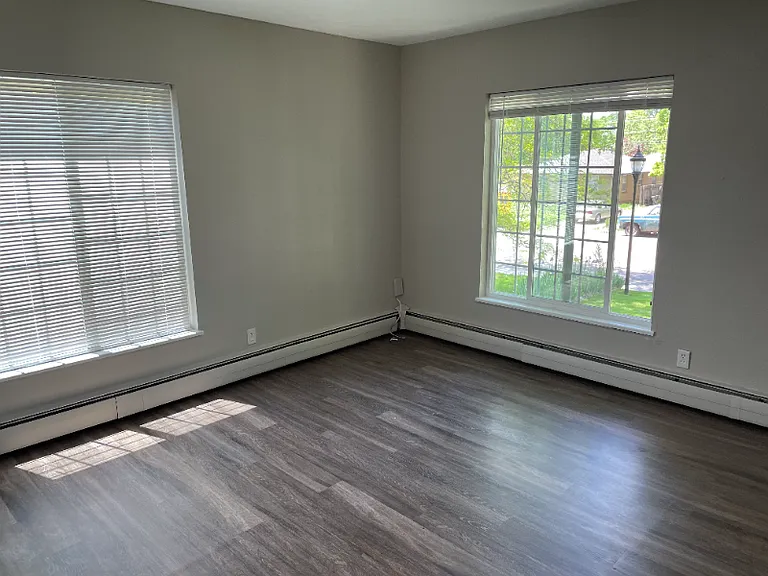 710 Emery St — Photo 9