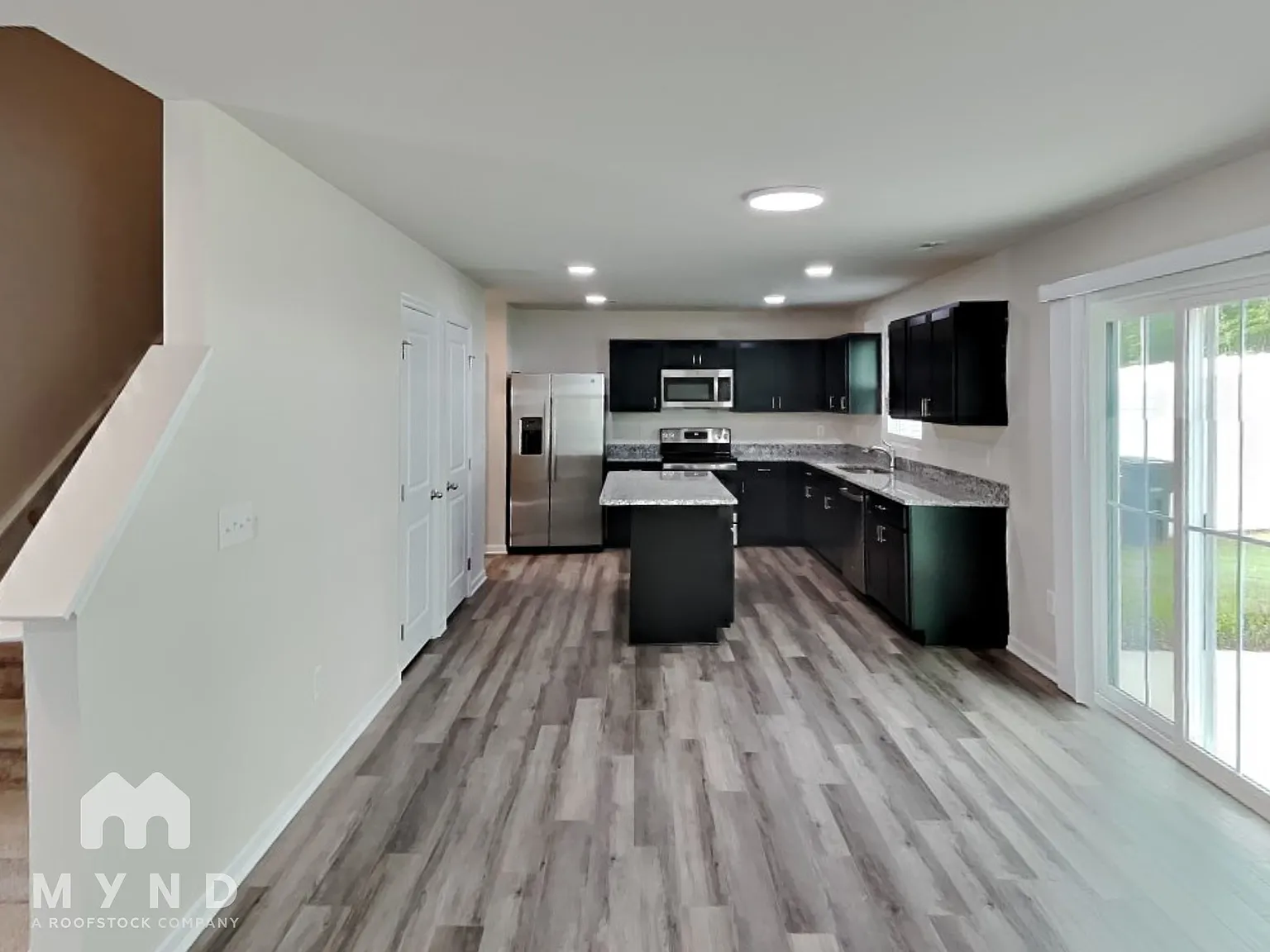 4 bed, 2.5 bath, 2203 sqft, $2,275 — Photo 2