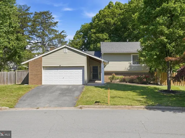 7 Abbey Cir, Sterling, VA 20164