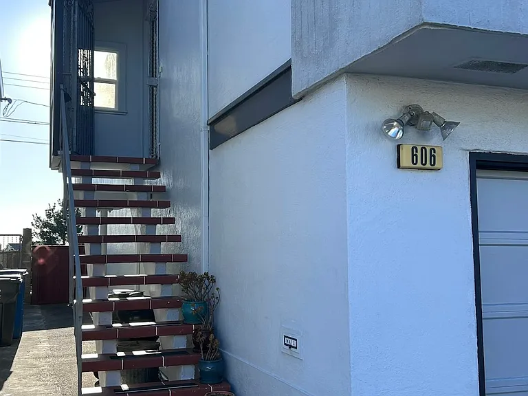 606 S Hill Blvd — Photo 3
