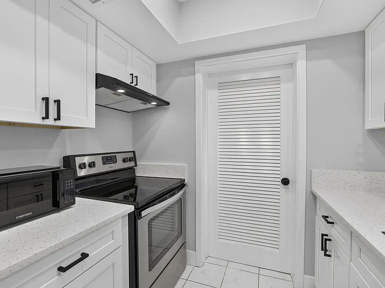 2755 NE 28th Ave #E2 — Photo 13