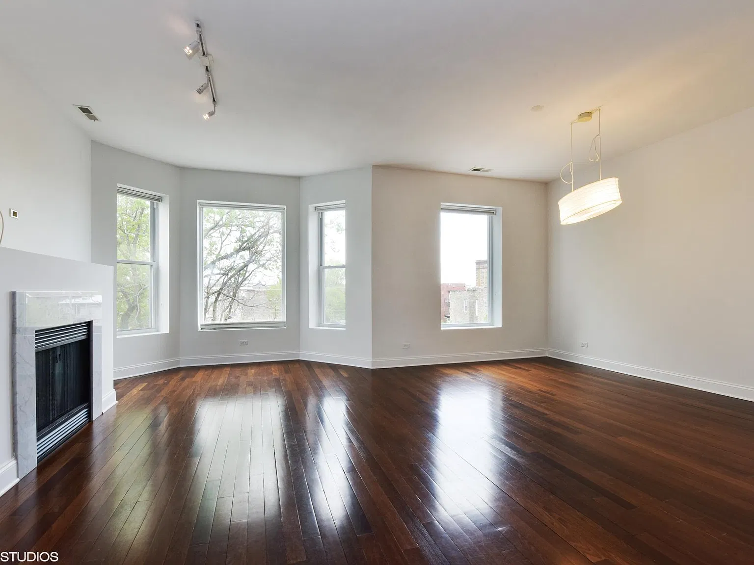 3 bed, 1700 sqft, $2,300 — Photo 2