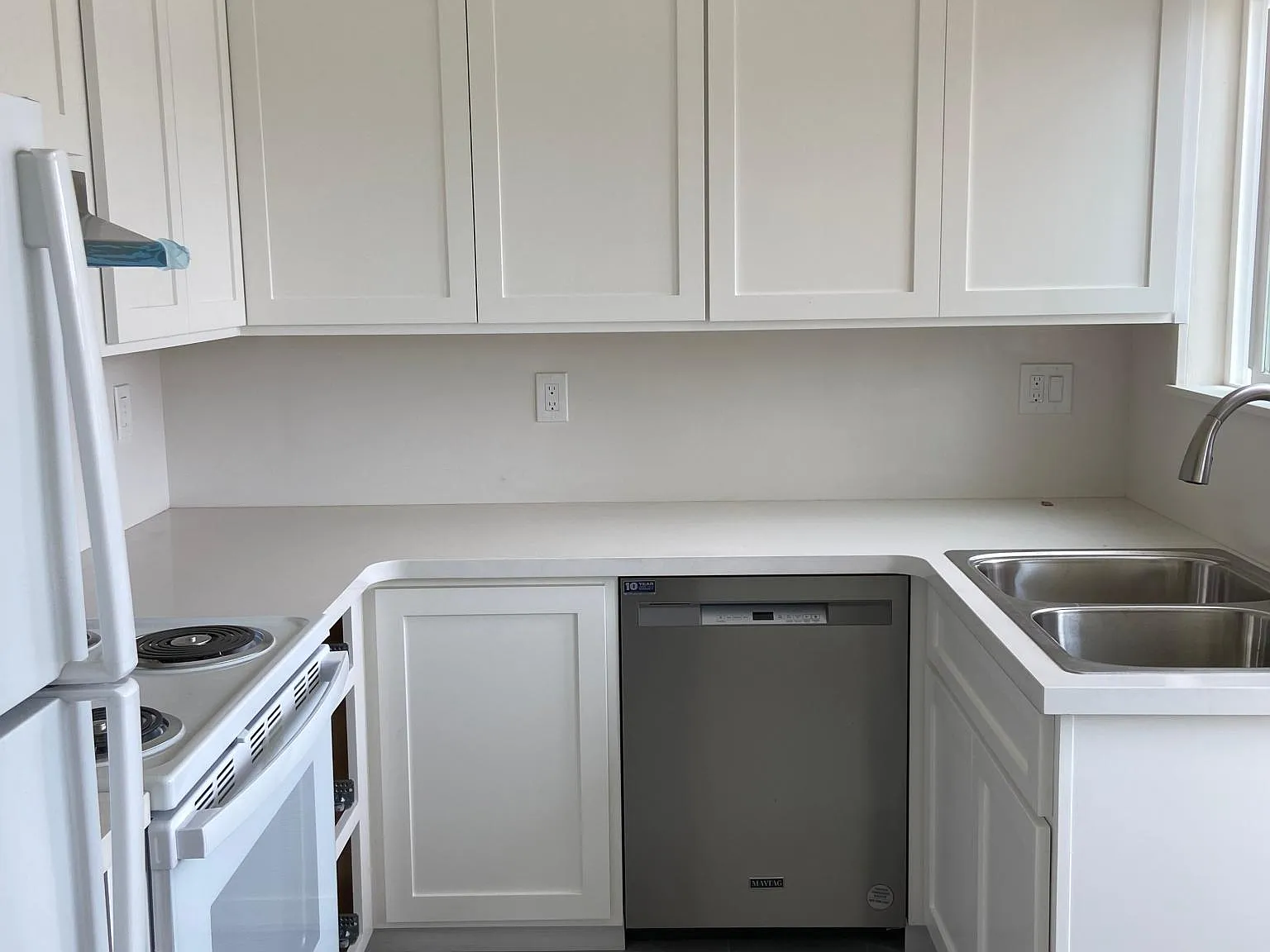 2 bed, 1200 sqft, $2,995 — Photo 2