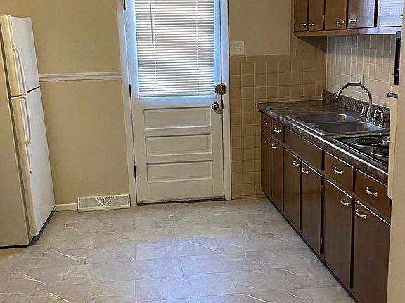 3rd image of 4083 Esseldale Dr