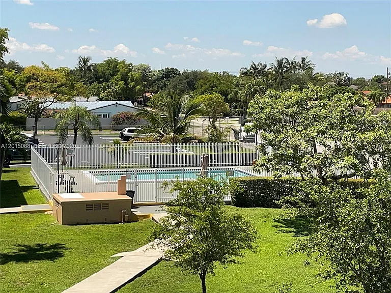 10300 Coral Way #B33 — Photo 14