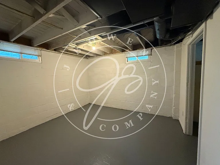 1014 Mackow Dr — Photo 10