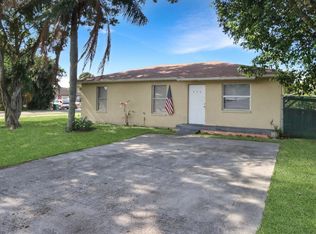402 W 5th Ter, Pahokee, FL 33476
