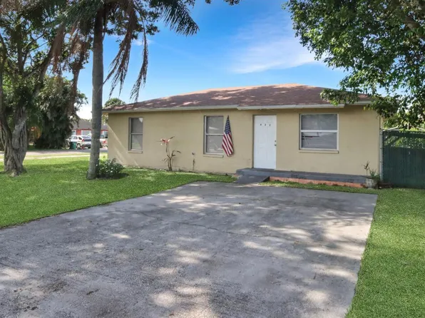 402 W 5th Terrace, Pahokee, FL 33476