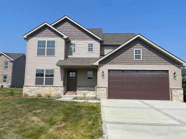 1815 Crimson Oak Dr — Photo 1