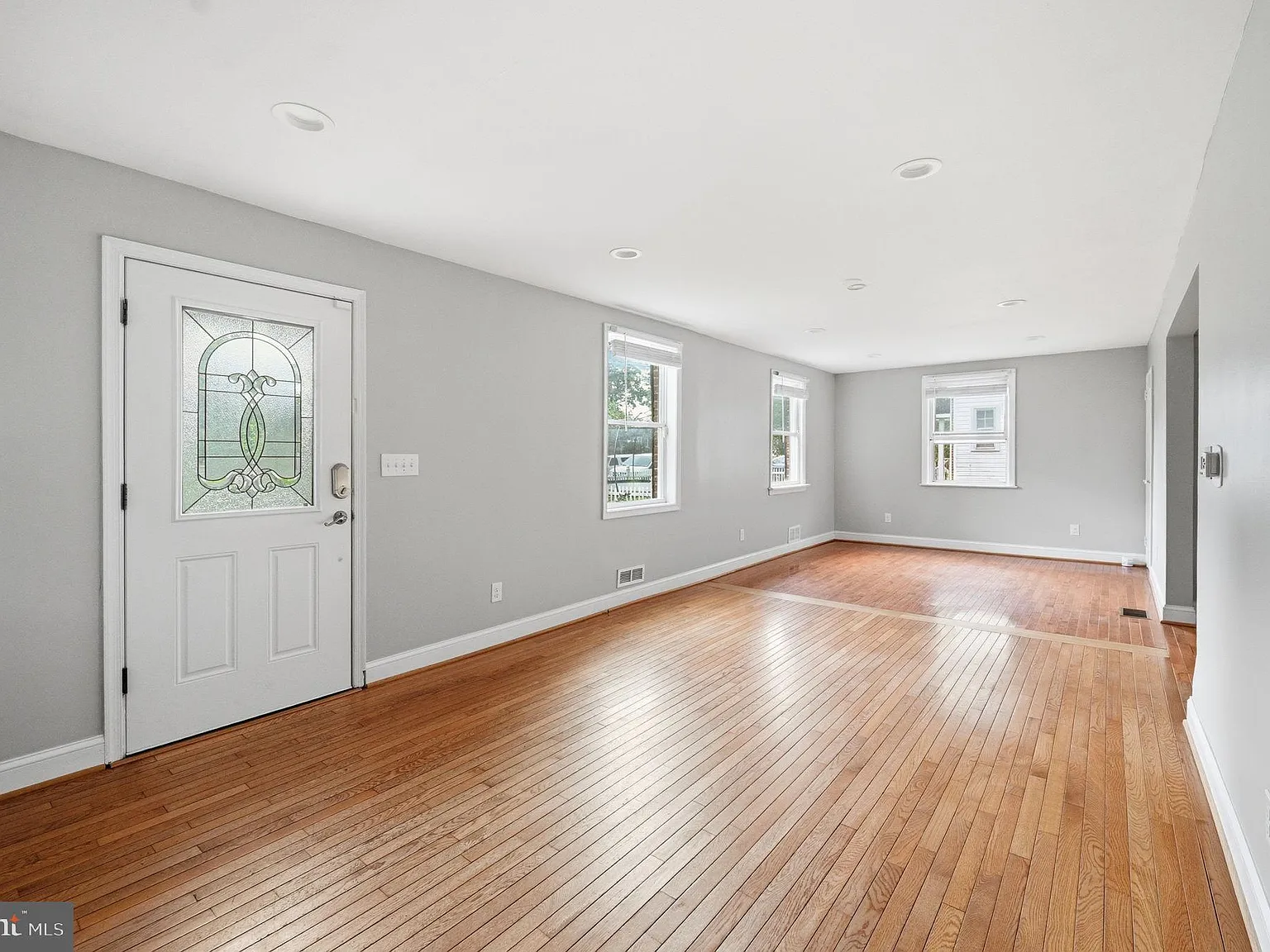 4 bed, 4.0 bath, 1858 sqft, $4,800 — Photo 2