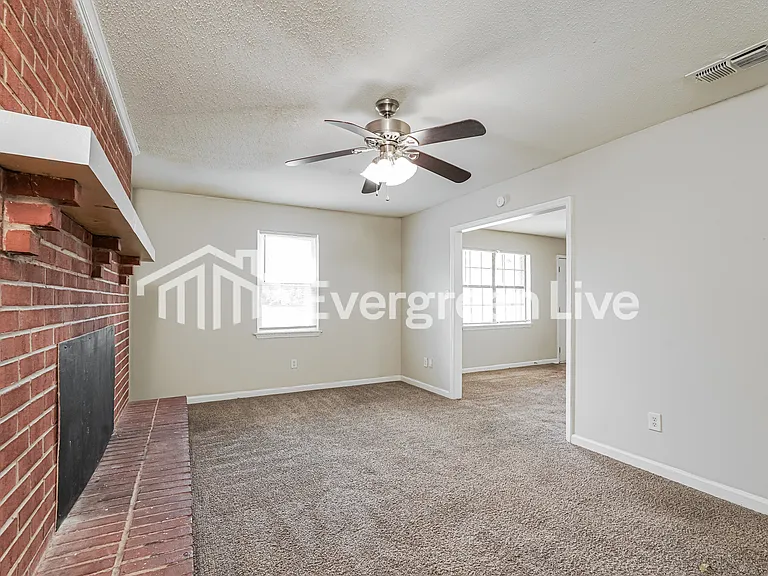2665 Barclay St — Photo 9