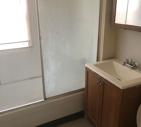 3rd image of 1448 W 101st St APT 303
