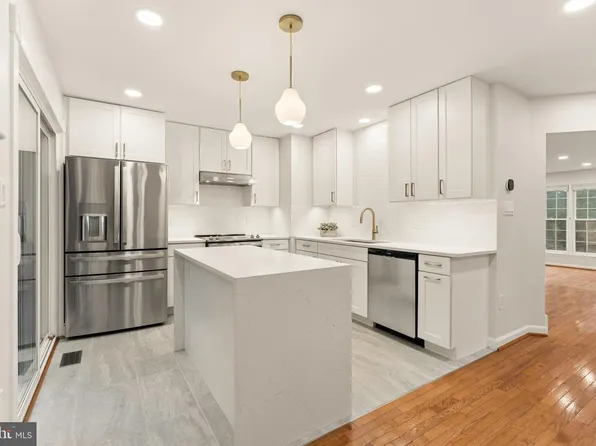 3859 Zelkova Ct, Fairfax, VA 22033