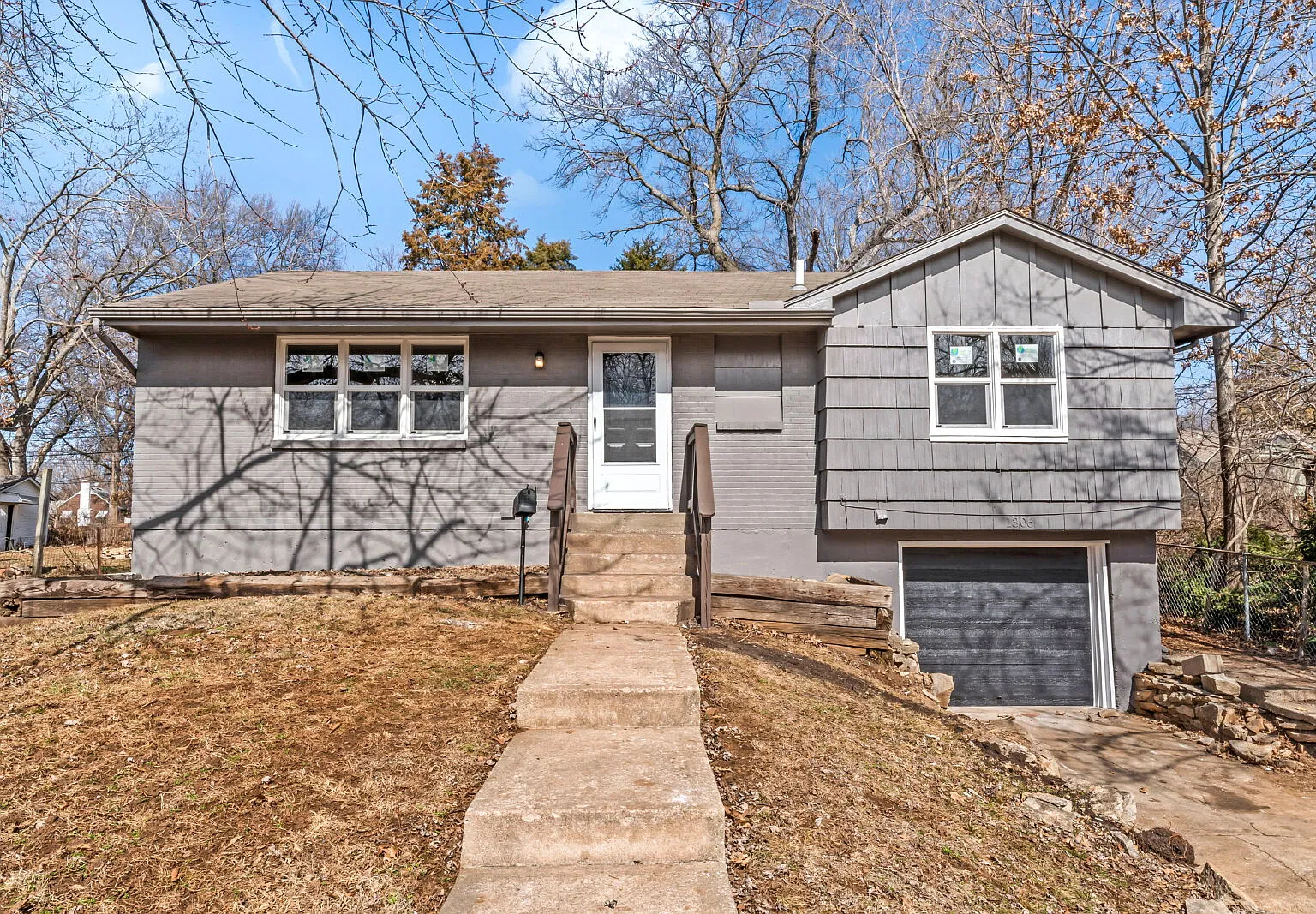 3 bed, 1.5 bath, 1040 sqft, $1,500 — Photo 1