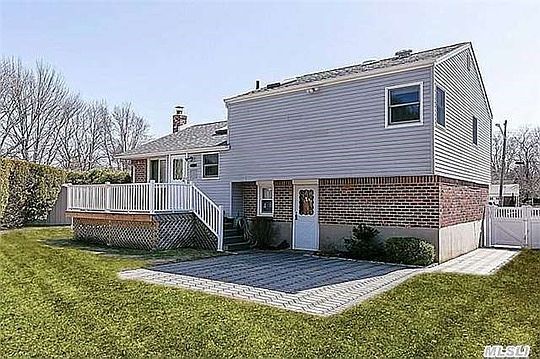 2nd image of 10 Frost Ln