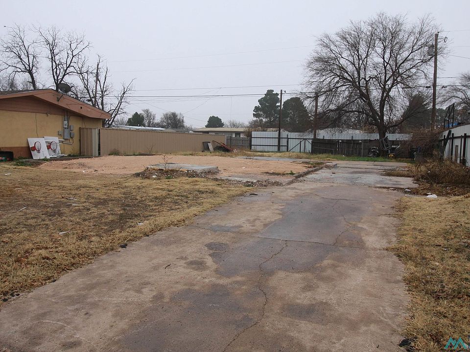1st image of 401 W Avenue L