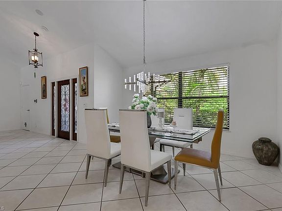 4th image of 3036 Round Table LN