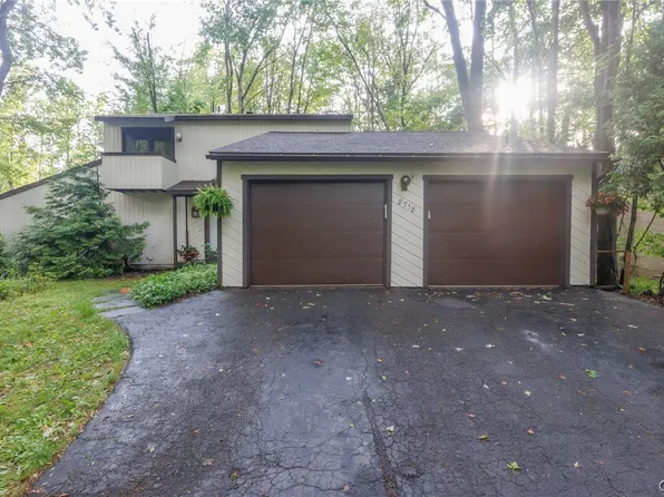 8718 Radburn Dr, Baldwinsville, NY 13027