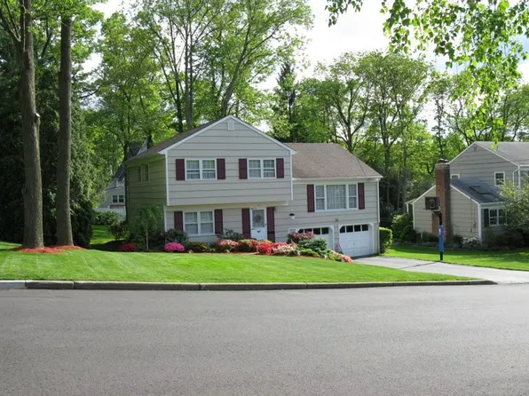 39 Haller Dr, Cedar Grove, NJ 07009