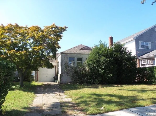 7 Catalpa Avenue, Lynbrook, NY 11563