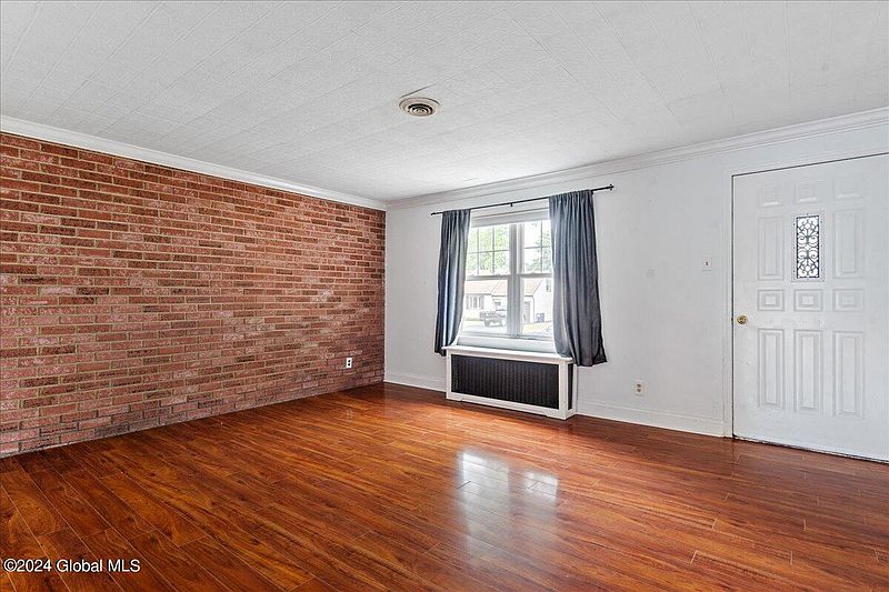 4th image of 110 Polsin Drive