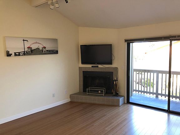 2nd image of 2422 Oriole Ln