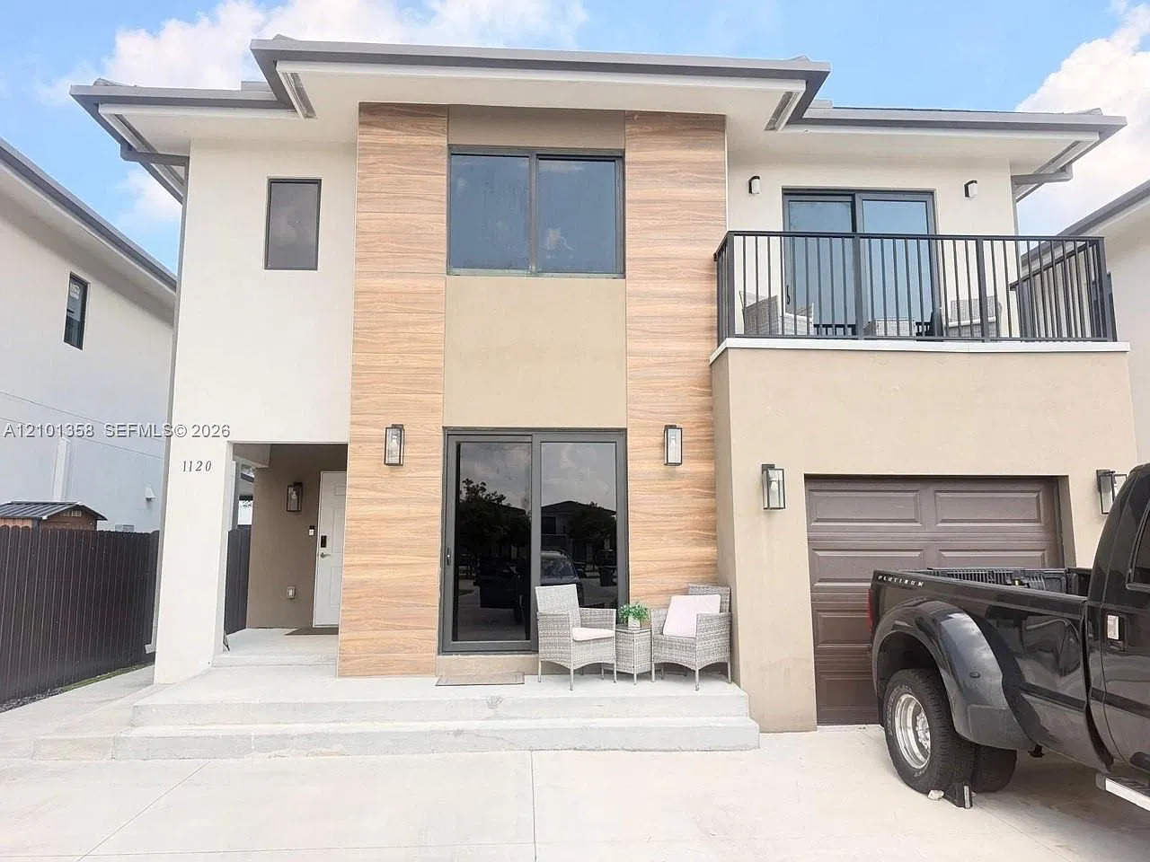 5 bed, 4.5 bath, 1902 sqft, $3,999 — Photo 1