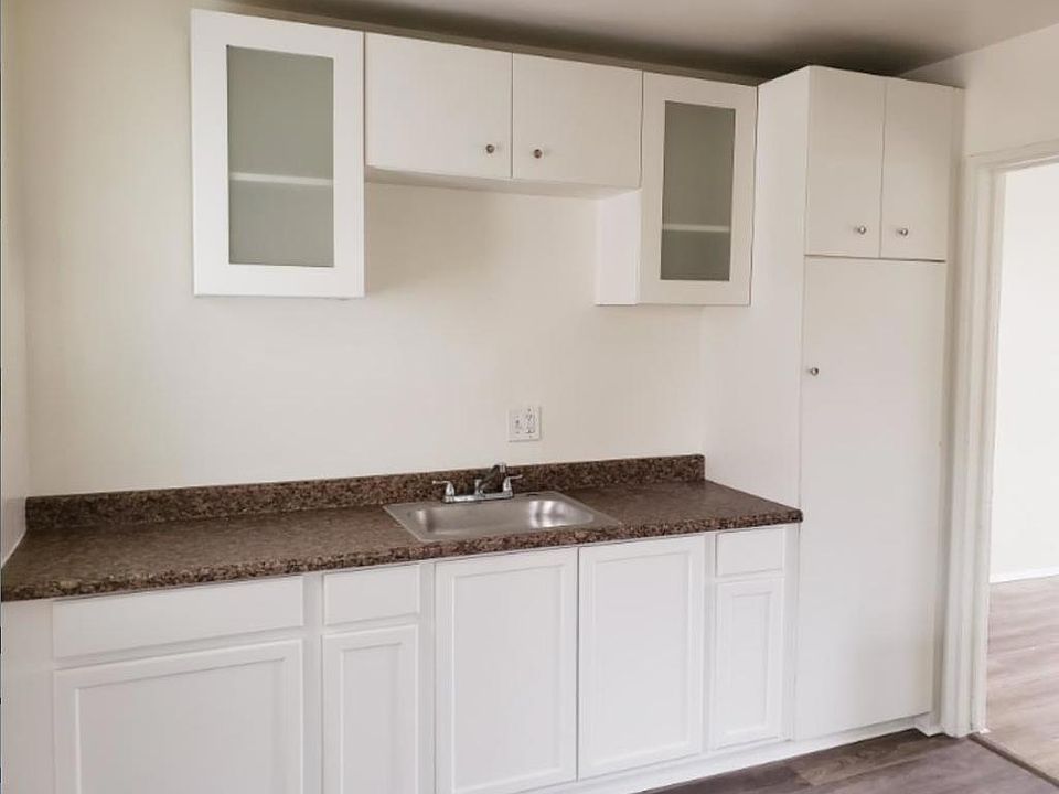 1st image of 3886 Superior St