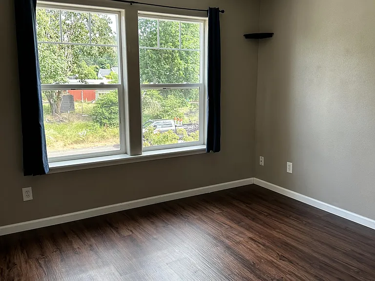 227 Pioneer Dr — Photo 3