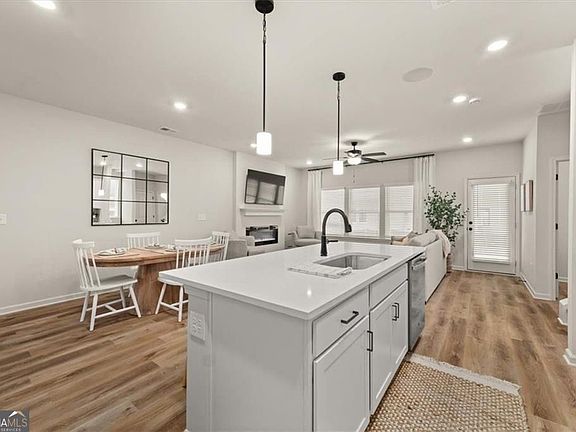 4th image of 365 Summit View Ln #6