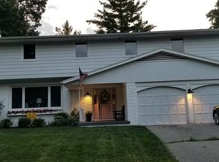 1447 Woodcliff Dr SE, East Grand Rapids, MI 49506