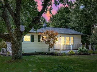 55 Fairlawn Dr, Honeoye Falls, NY 14472